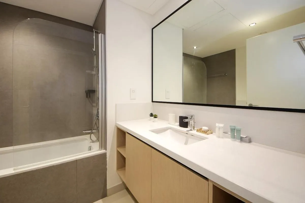 Апартаменты Modern 1Br In Downtown Near Burj Khalifa & Metro Дубай ОАЭ